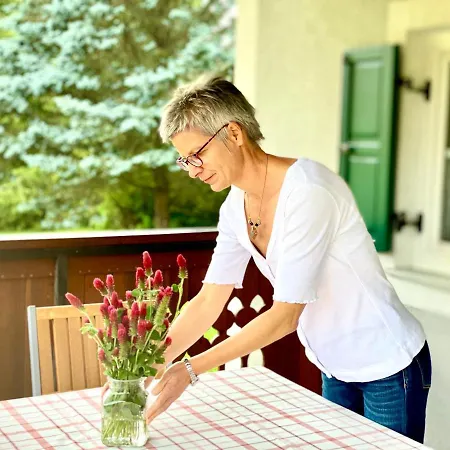 Bender Mit Terrasse Und Garten Straden