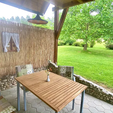 Bender Mit Terrasse Und Garten Appartement