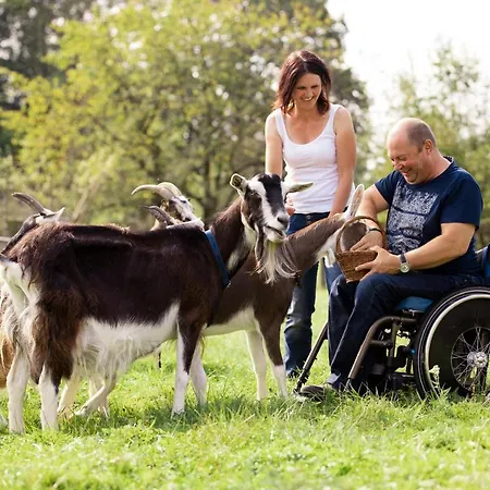 Bender Mit Terrasse Und Garten Appartement