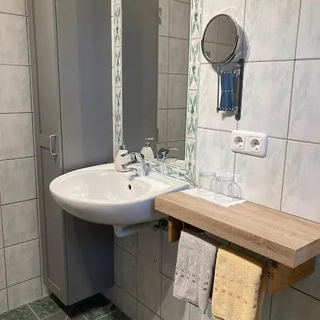 Bender Mit Terrasse Und Garten Appartement