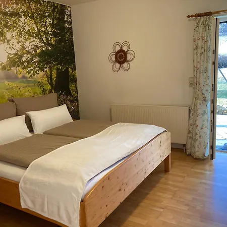 Bender Mit Terrasse Und Garten *