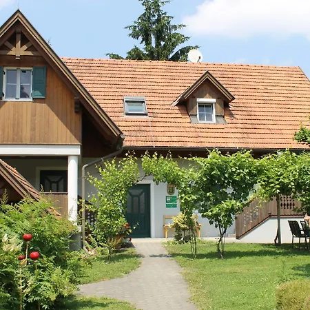 Bender Mit Terrasse Und Garten * Straden
