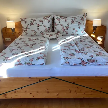 Bender Mit Terrasse Und Garten Apartment