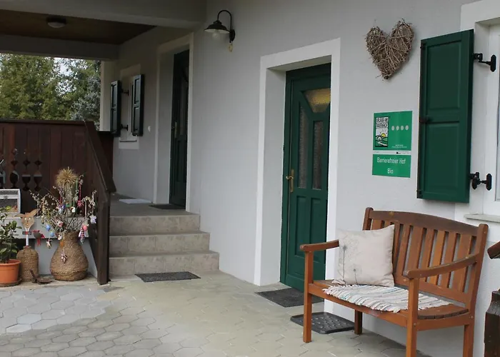 Bender Mit Terrasse Und Garten 아파트