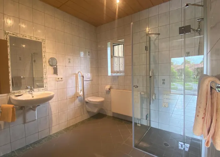 Bender Mit Terrasse Und Garten 아파트