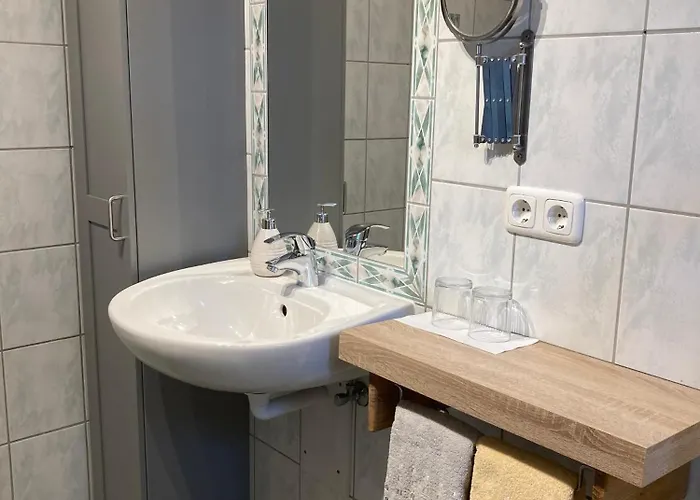 Bender Mit Terrasse Und Garten 아파트