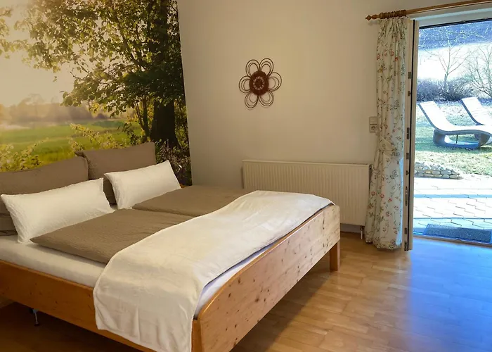 Bender Mit Terrasse Und Garten *